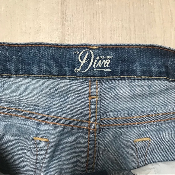 ✨3/$15✨ Old Navy Jean Shorts - Picture 3 of 4